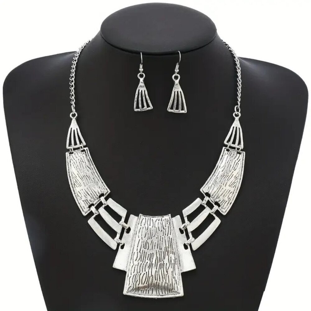 Vintage Inspired Chunky Necklace & Earrings Set Silvertone Jewelry NWT